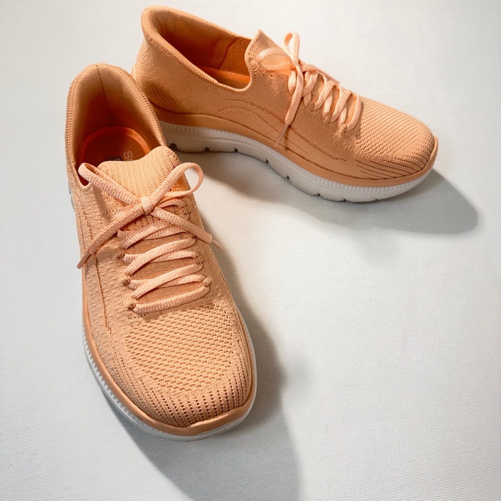 Sketchers Hands Free Slip Ons Peach Sneakers Womens 8 1/2